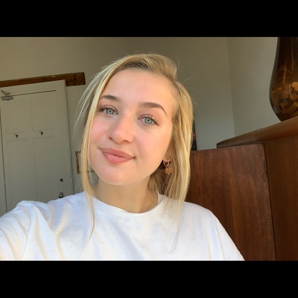 Meet your Posher, Julia - Picture 1 of 1